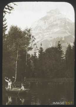 Enfants sur une barque (Engelberg)